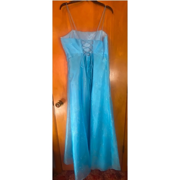 Formal Dress - Picture 2 of 4